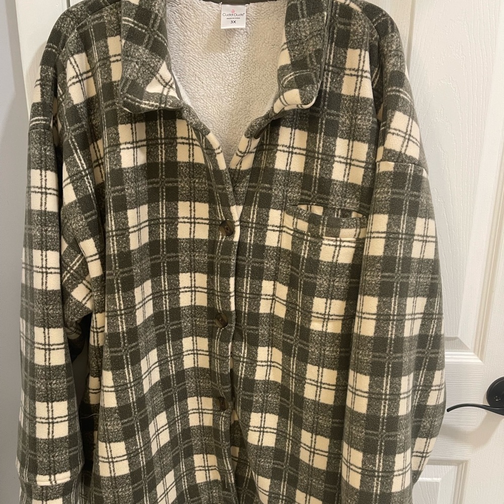 Woman’s Cuddl Duds Fleece Lined Shacket